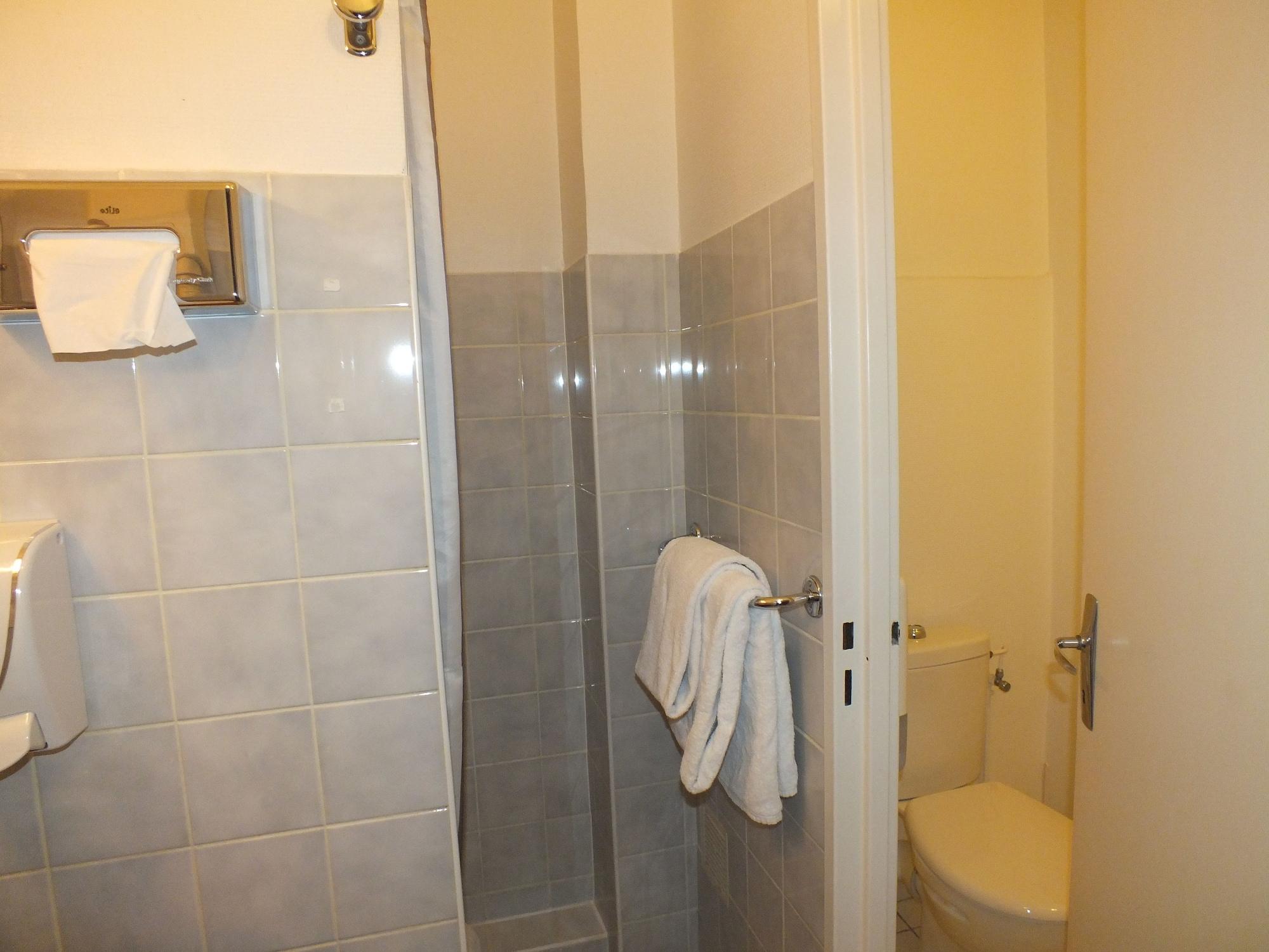 Cecil Gare Hotel