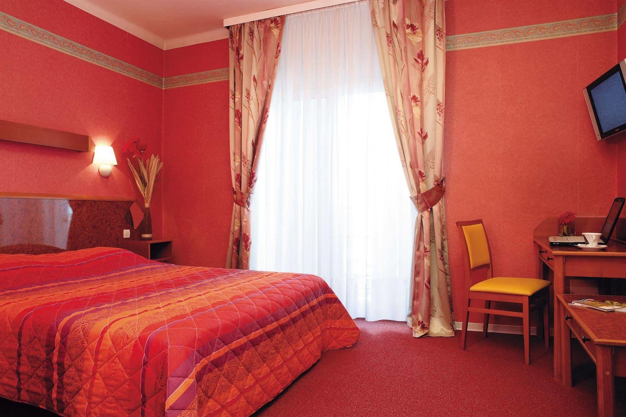 Cecil Gare 3*